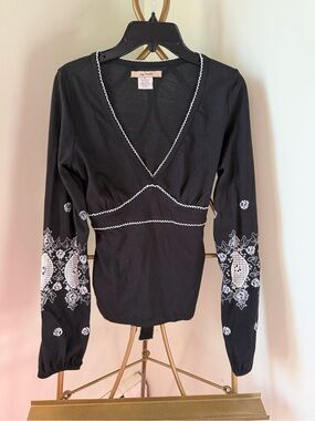 Free People Women’s Black Long Sleeve V-Neck Top with Floral Embroidery